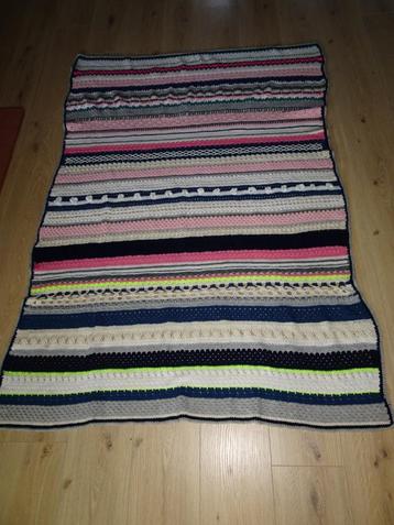 Gehaakt sprei/plaid in verschillende kleuren (107 X 148 cm) beschikbaar voor biedingen