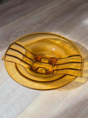 Prachtige vintage antieke Art Deco  amber kleurige schaal  beschikbaar voor biedingen
