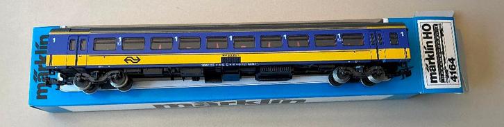 MäRKLIN H0 4164 PERS. RIJTUIG NS BLAUW/GEEL 1.KLAS 83/87 OVP, Hobby en Vrije tijd, Modeltreinen | H0, Nieuw, Wagon, Wisselstroom