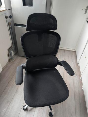 Een comfortabele stoel beschikbaar voor biedingen