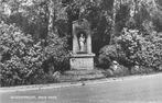 AK Woensdrecht - Maria Beeld, Verzamelen, Ansichtkaarten | Nederland, Verzenden, 1960 tot 1980, Ongelopen, Noord-Brabant