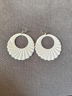 Witte retro oorbellen, Overige materialen, Hangers, Wit, Ophalen of Verzenden