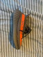 Yeezy boost 350 V2 beluga reflective maat 44, Kleding | Heren, Schoenen, Ophalen of Verzenden, Zo goed als nieuw, Overige kleuren