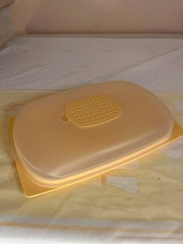 Tupperware platte ventilatie doos beschikbaar voor biedingen