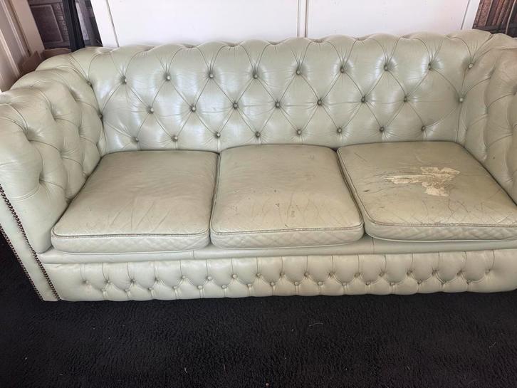 Lichtgroene Chesterfield 3-zits (klein formaat), Huis en Inrichting, Banken | Bankstellen, Gebruikt, Rechte bank, Driepersoons
