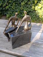 Bronzen beeldje op graniet, 'Een goed gevoel', Ophalen, Gebruikt, Mens