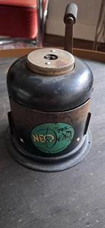 Goedwerkende stevige, antieke puntenslijper., Hobby en Vrije tijd, Tekenen, Ophalen of Verzenden, Zo goed als nieuw, Potlood of Stift