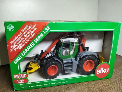 Te koop Siku Fendt Xylon Bosbouw. (A)., Hobby en Vrije tijd, Modelauto's | 1:32, Zo goed als nieuw, Tractor of Landbouw, SIKU