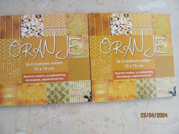 NIEUWSTAAT 2 x papier ORANJE paperpad 12 DESIGNS 15x15 cm beschikbaar voor biedingen