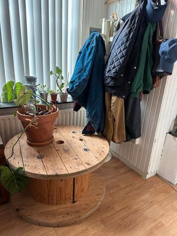 Houten haspel - onderste beschikbaar voor biedingen