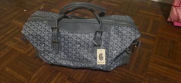 Goyard Reistas Grijs beschikbaar voor biedingen