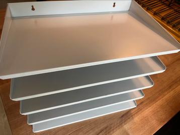 Vintage ijzeren organizer beschikbaar voor biedingen