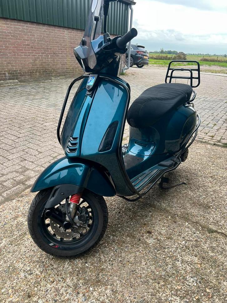 Vespa sprint full option special paint, Fietsen en Brommers, Scooters | Vespa, Zo goed als nieuw, Maximaal 25 km/u, Benzine, Ophalen