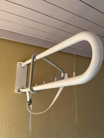 Bedpapegaai muurbevestiging zwenkbaar beschikbaar voor biedingen