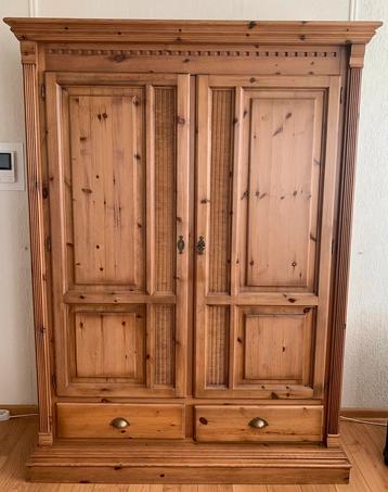 Mooie grenen kast 200x140x52 cm met planken en lades beschikbaar voor biedingen