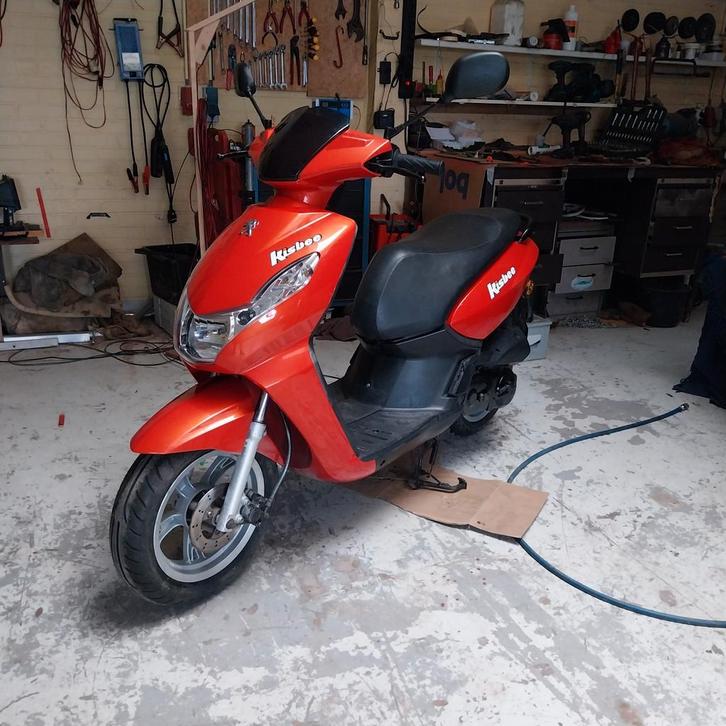 Peugeot kisbee, Fietsen en Brommers, Scooters | Peugeot, Zo goed als nieuw, Overige modellen, Maximaal 45 km/u, Benzine, Ophalen