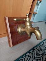 Koperen waterkraan op houten plateau, Antiek en Kunst, Ophalen