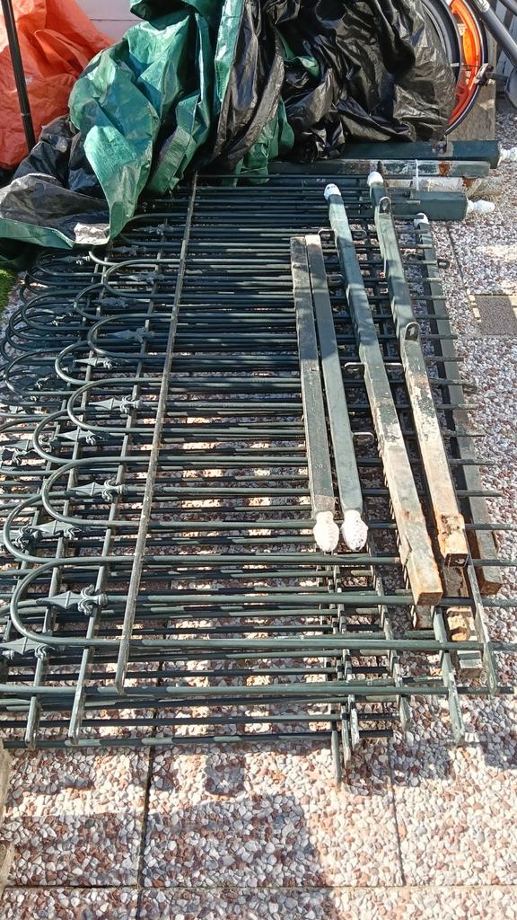 Gietijzeren tuinhek 14 meter in totaal, Tuin en Terras, Tuinhekken en Hekwerk, Gebruikt, Sierhekwerk, IJzer, Met poort, Ophalen of Verzenden