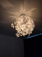 Witte plafond lamp met blaadjes, Ophalen of Verzenden, Zo goed als nieuw
