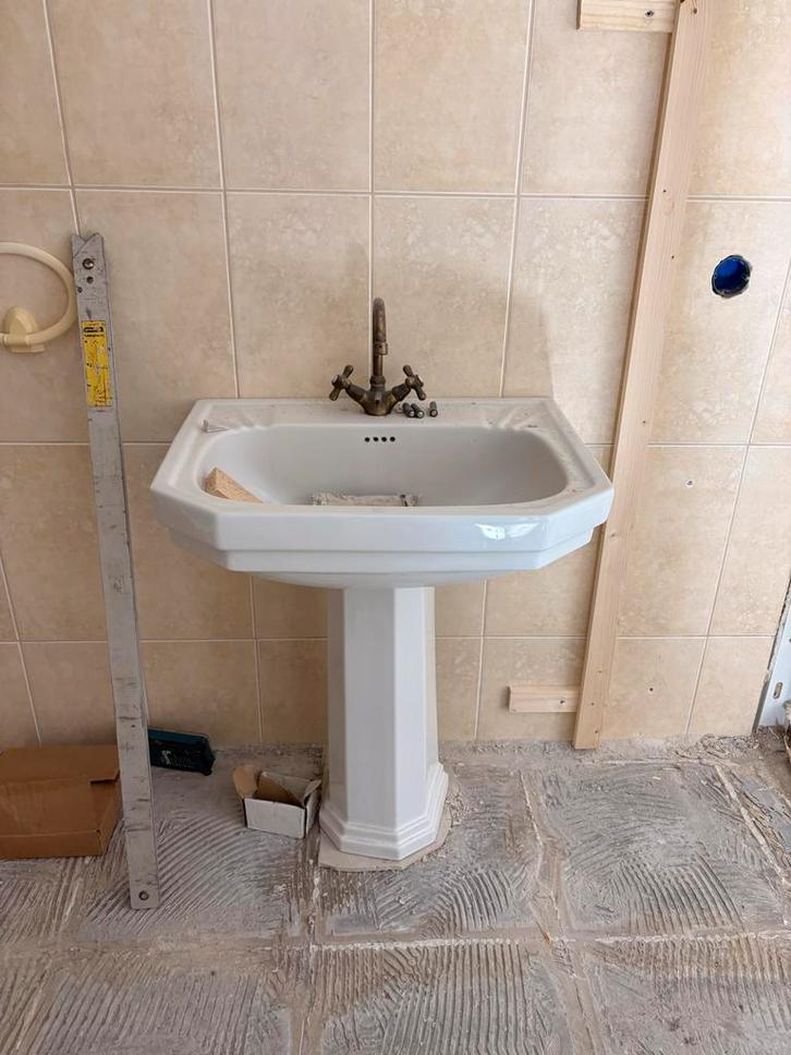 Kraan met Wastafel en Poot, Doe-het-zelf en Verbouw, Sanitair, Gebruikt, Wastafel, Koper, Ophalen