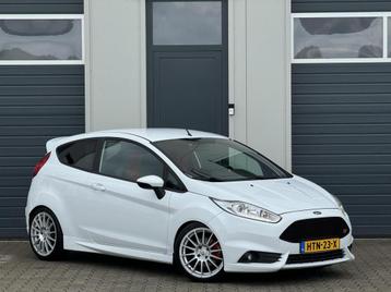 Ford Fiesta 1.6 ST2 / ST-Line / 220PK / Verlaagd / Luxe beschikbaar voor biedingen