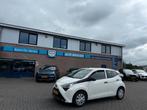 Toyota Aygo 1.0 VVT-i | X-Fun 5-Drs | Airco, Auto's, Toyota, Voorwielaandrijving, Gebruikt, Euro 6, 4 stoelen
