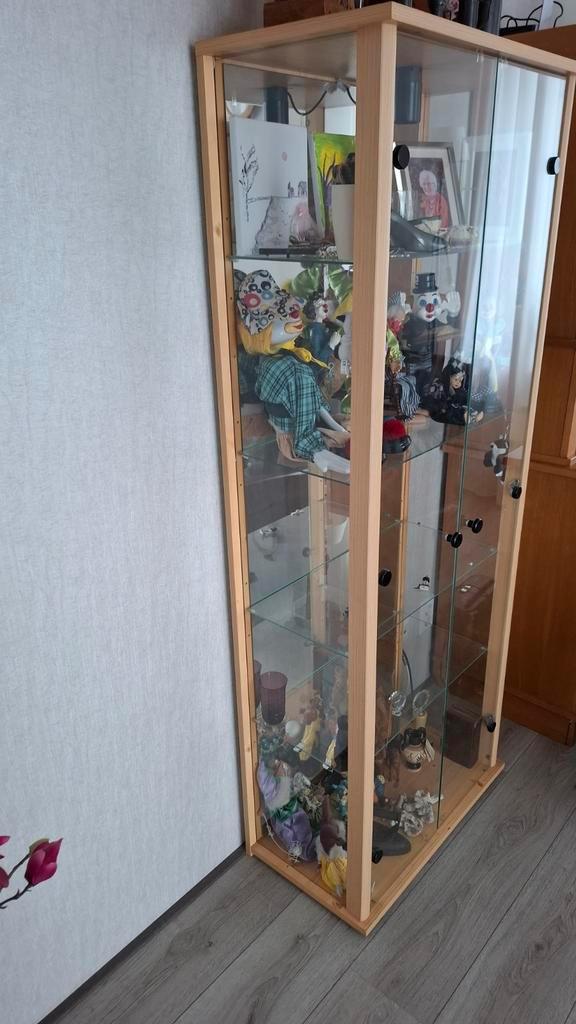 Mooie vitrinekast met glazen deuren, Huis en Inrichting, Kasten | Vitrinekasten, Zo goed als nieuw, 150 tot 200 cm, 50 tot 100 cm
