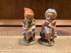 2 vintage porseleine beeldjes meisjes met kuikens, hondje, Ophalen of Verzenden, Zo goed als nieuw, Mens