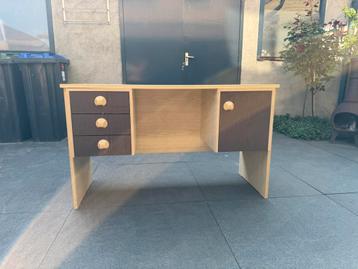 Bureau beschikbaar voor biedingen