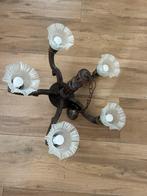 Oude hanglamp met 5 glazen kelken., Huis en Inrichting, Lampen | Hanglampen, Ophalen, Gebruikt, Hout, Minder dan 50 cm