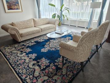 Luxe bank beschikbaar voor biedingen