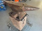Aambeeld 162 kg incl hardhouten voetstuk., Ophalen