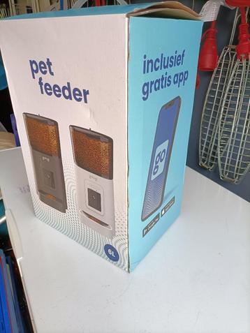 Automatische luxe voederbak Gologi + camera -voicerecorder beschikbaar voor biedingen
