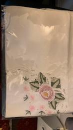 Vintage geborduurd dekservet/ kleed 90 x90, Ophalen of Verzenden