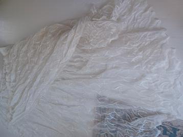 Als nieuw 2x vitrage kant en klare gordijnen beschikbaar voor biedingen