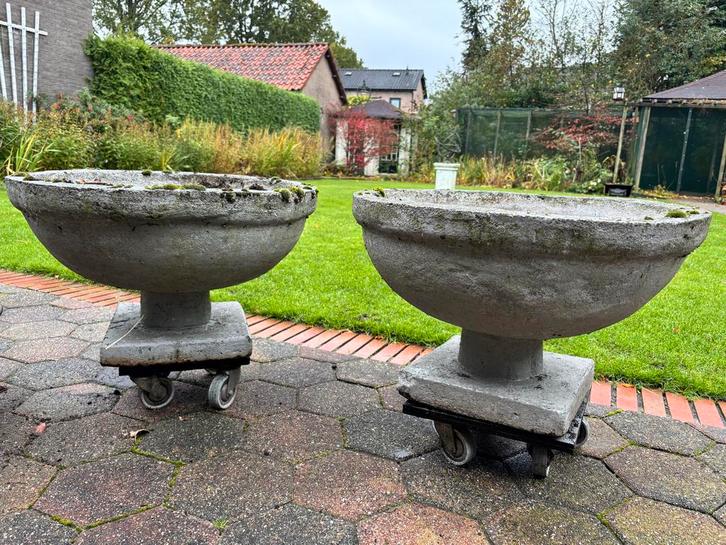 Betonnen bloempotten , diameter 60 cm, hoogte 40 cm, Tuin en Terras, Bloembakken en Plantenbakken, Gebruikt, Beton, Binnen, Minder dan 30 cm