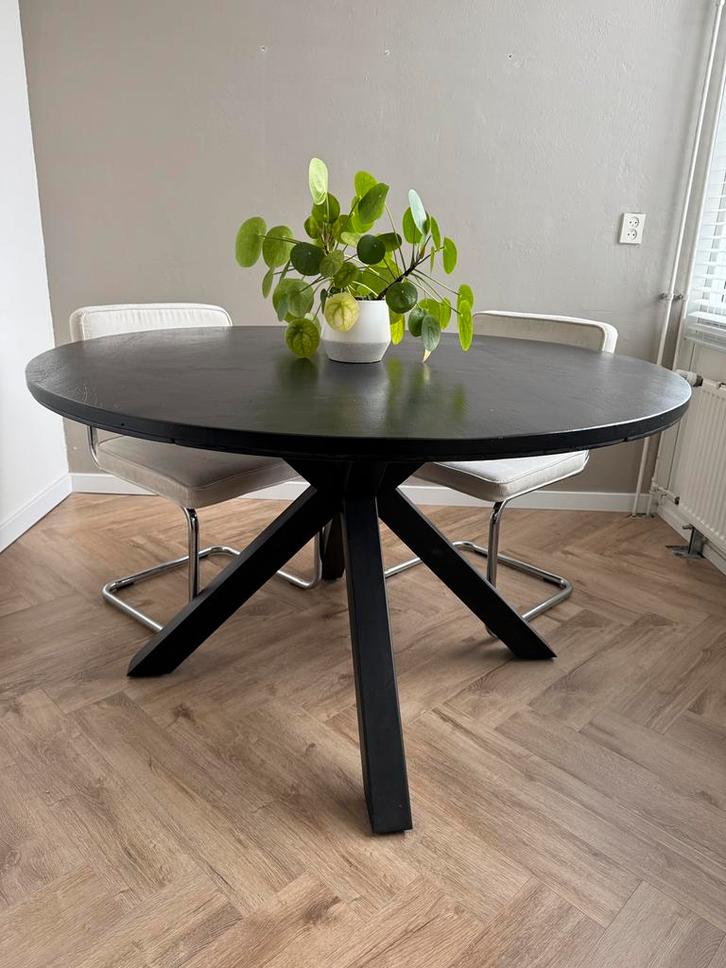 Ronde eettafel zwart met stalen spinpoot diameter 130cm, Huis en Inrichting, Tafels | Eettafels, Zo goed als nieuw, 100 tot 150 cm