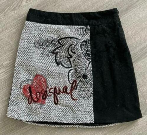 DESIGUAL Heel mooie rok zwart grijs rood, maat 36, Kleding | Dames, Rokken, Zo goed als nieuw, Maat 36 (S), Zwart, Boven de knie