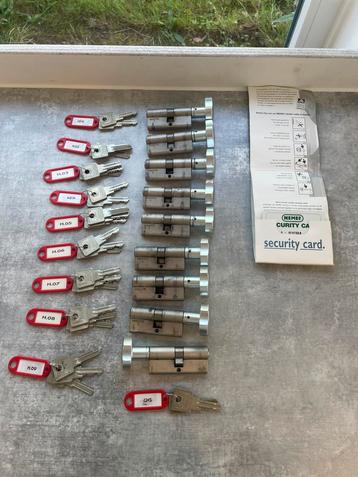 Set van 9 cillindersloten + moedersleutel incl security card beschikbaar voor biedingen