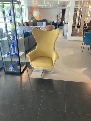 Showroom model fauteuil Italiaans design beschikbaar voor biedingen