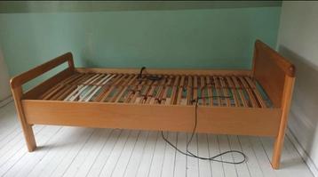 Houten bedframe -  1 persoons bed beschikbaar voor biedingen