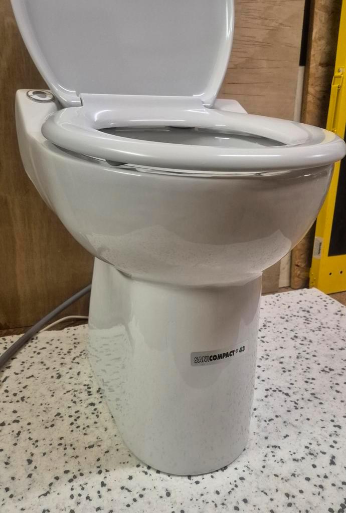Sfa sanibroyeur sanicompact 43 vermaler wc als nieuw, Doe-het-zelf en Verbouw, Sanitair, Zo goed als nieuw, Toilet, Rvs, Ophalen