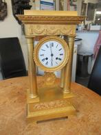 Oer 11674 antieke vroeg 19e eeuwse vergulde kolom pendule, Ophalen