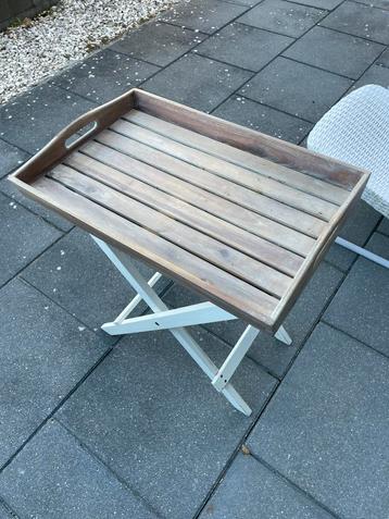 Bijzettafel beschikbaar voor biedingen