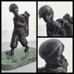 Bronzen beeld, golfspeler met clubs, groen marmeren basement, Ophalen of Verzenden