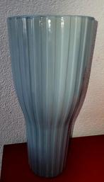 Mooie blauw/groene vaas 35 cm.hoog, Minder dan 50 cm, Glas, Blauw, Ophalen of Verzenden