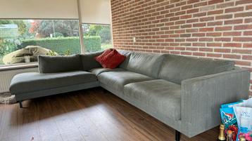 Groene 3,5-zits bank met chaise lounge beschikbaar voor biedingen