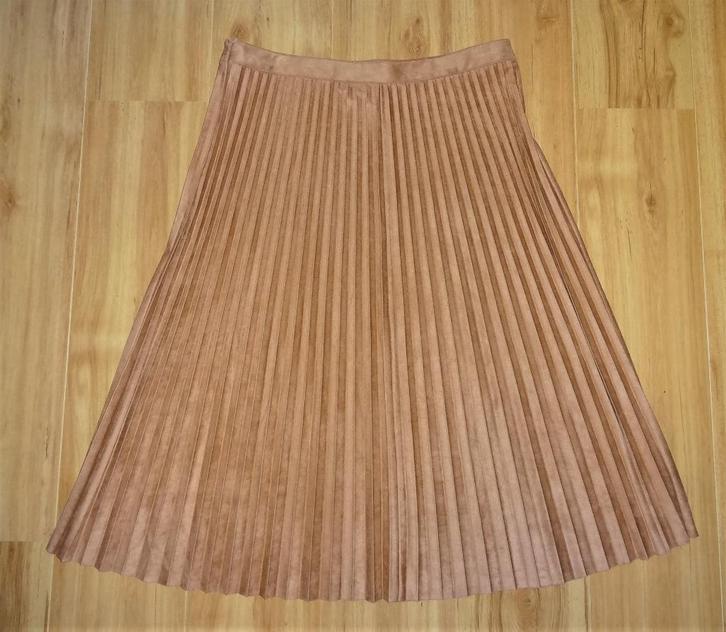 Nieuw: midi rok suède plissé stof cognac bruin mt 44, Kleding | Dames, Rokken, Nieuw, Maat 42/44 (L), Bruin, Onder de knie, Ophalen of Verzenden
