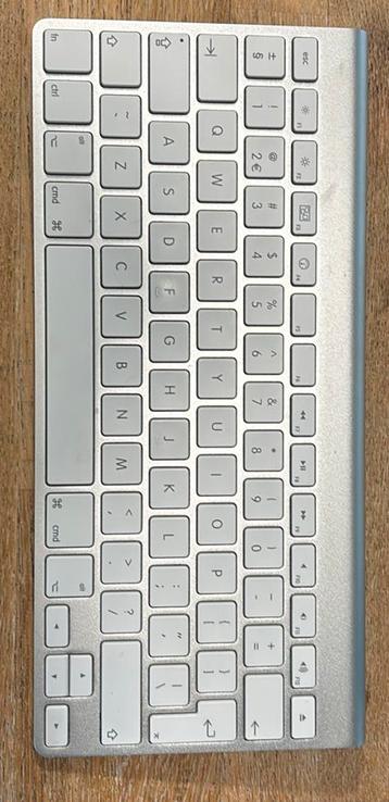 Apple bluetooth toetsenbord beschikbaar voor biedingen