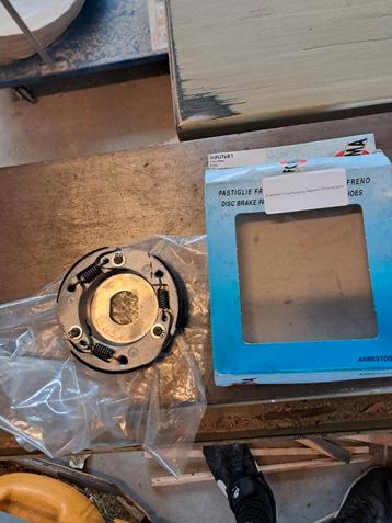 Te koop nieuwe onderdelen en koppeling minarelli aerox enz beschikbaar voor biedingen